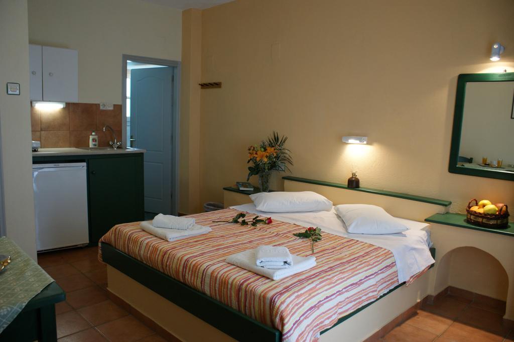 Jason Studios & Apartments Naxos City Номер фото