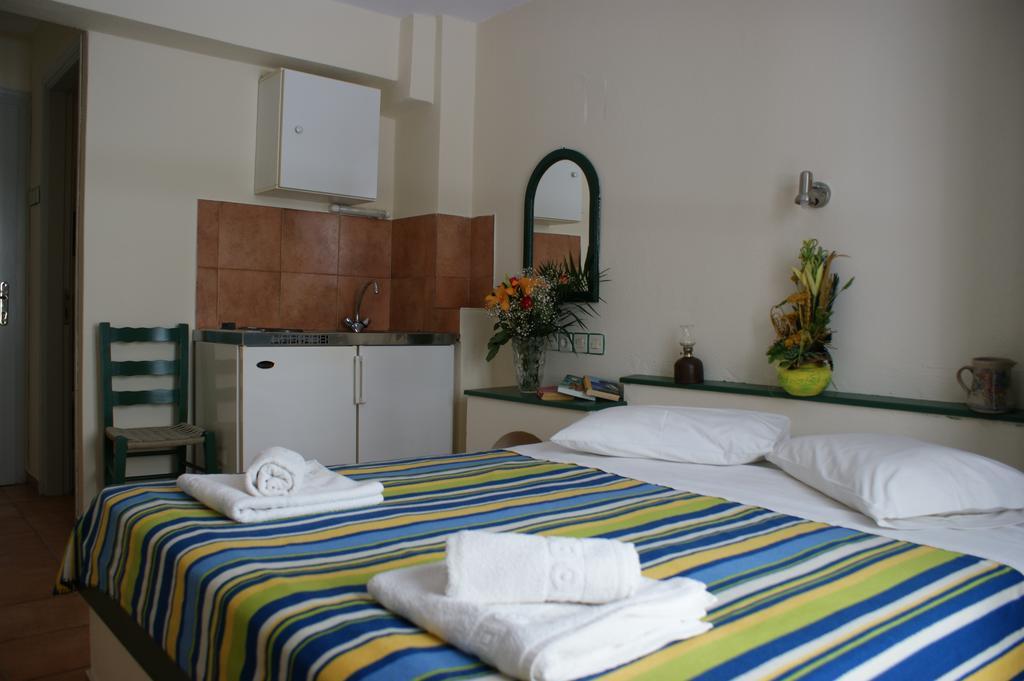 Jason Studios & Apartments Naxos City Номер фото