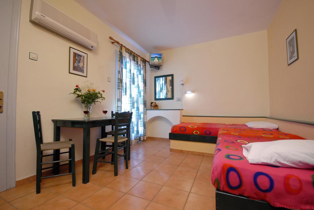 Jason Studios & Apartments Naxos City Номер фото