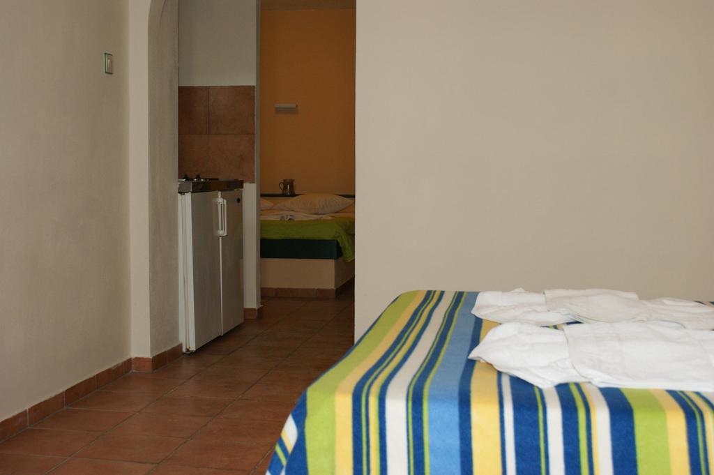Jason Studios & Apartments Naxos City Номер фото