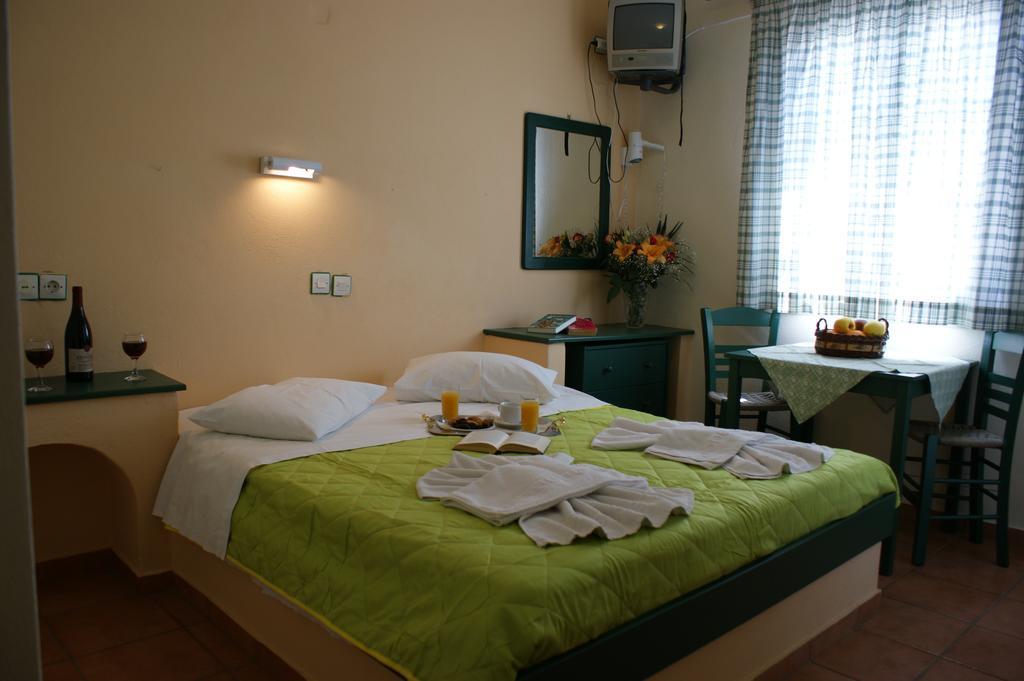 Jason Studios & Apartments Naxos City Номер фото